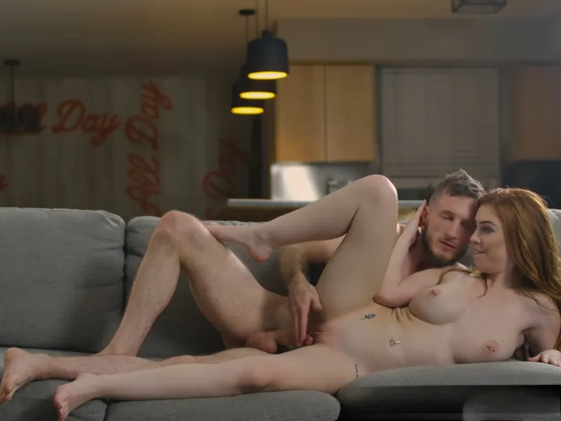 đang tăng ca mà người yêu cứ dùng cô bé dụ tôi doggy cùng em